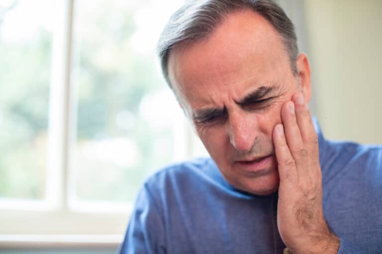 Possible dental emergencies after tooth extraction